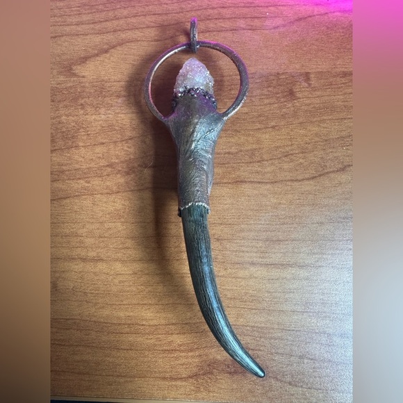 Stunning Artesian Massive Crystal & Labradorite Copper Pendant with genuine horn - Picture 3 of 8